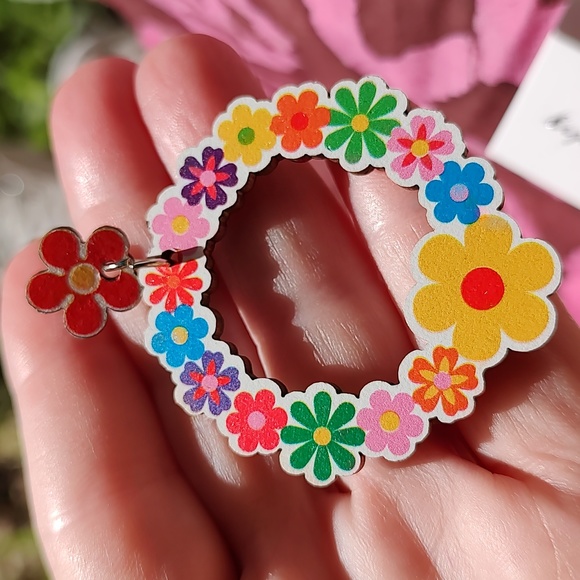 NWT pushing up daisies round drop earrings red☀️☀️ CCO sale - Picture 3 of 3